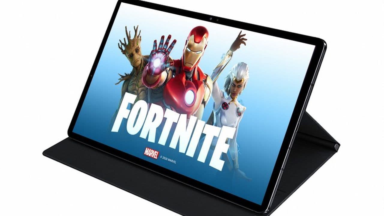 Playing Fortnite on a Samsung tablet