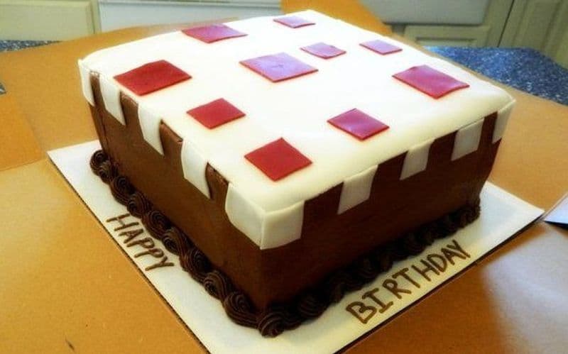 Some people bake the Minecraft cake in real life and decorate it the same way as it is in the game (Image Credit: artaniscalmcacil)